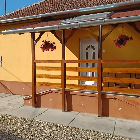 Apartament Junior Apartman Gyula Zewnętrze zdjęcie