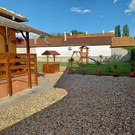 Apartament Junior Apartman Gyula Zewnętrze zdjęcie