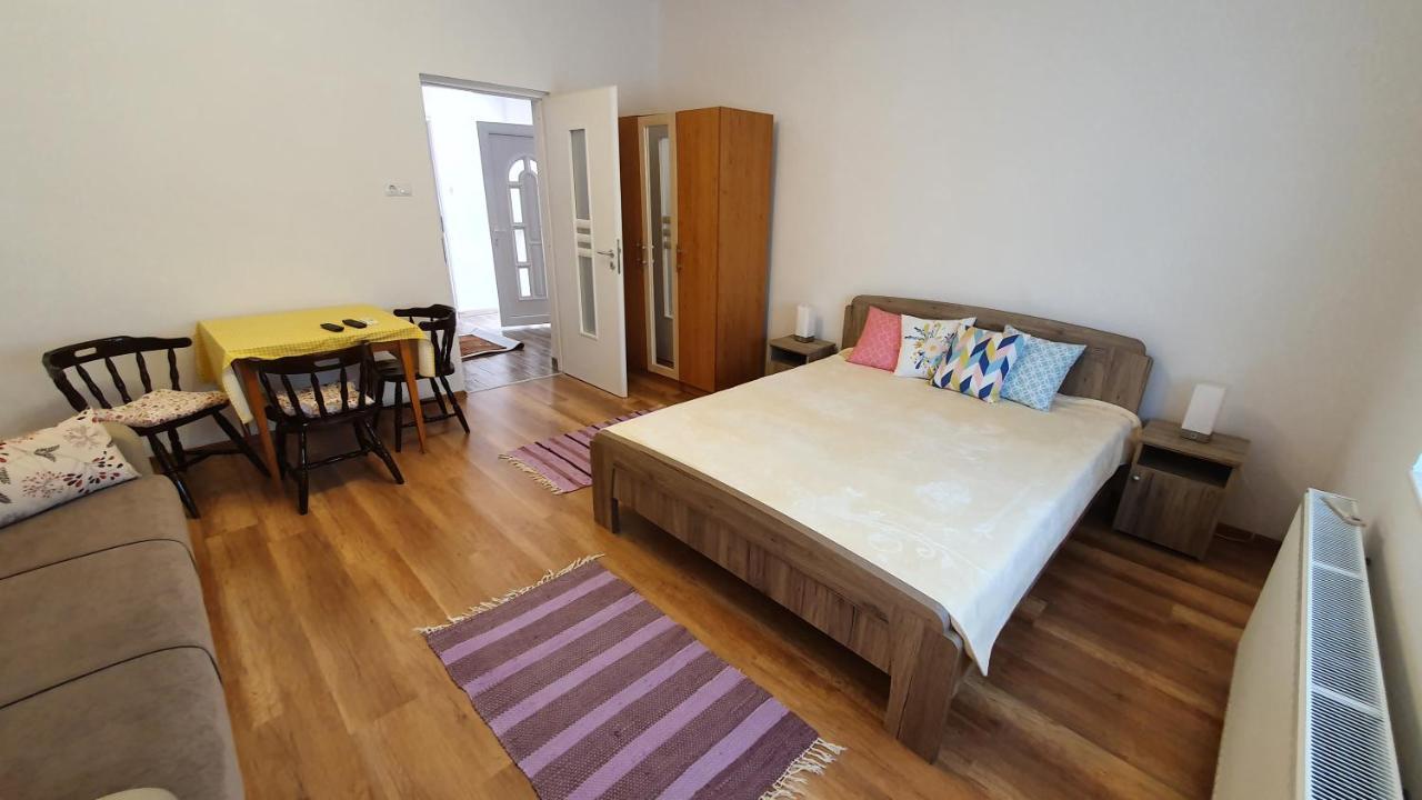 Apartament Junior Apartman Gyula Zewnętrze zdjęcie