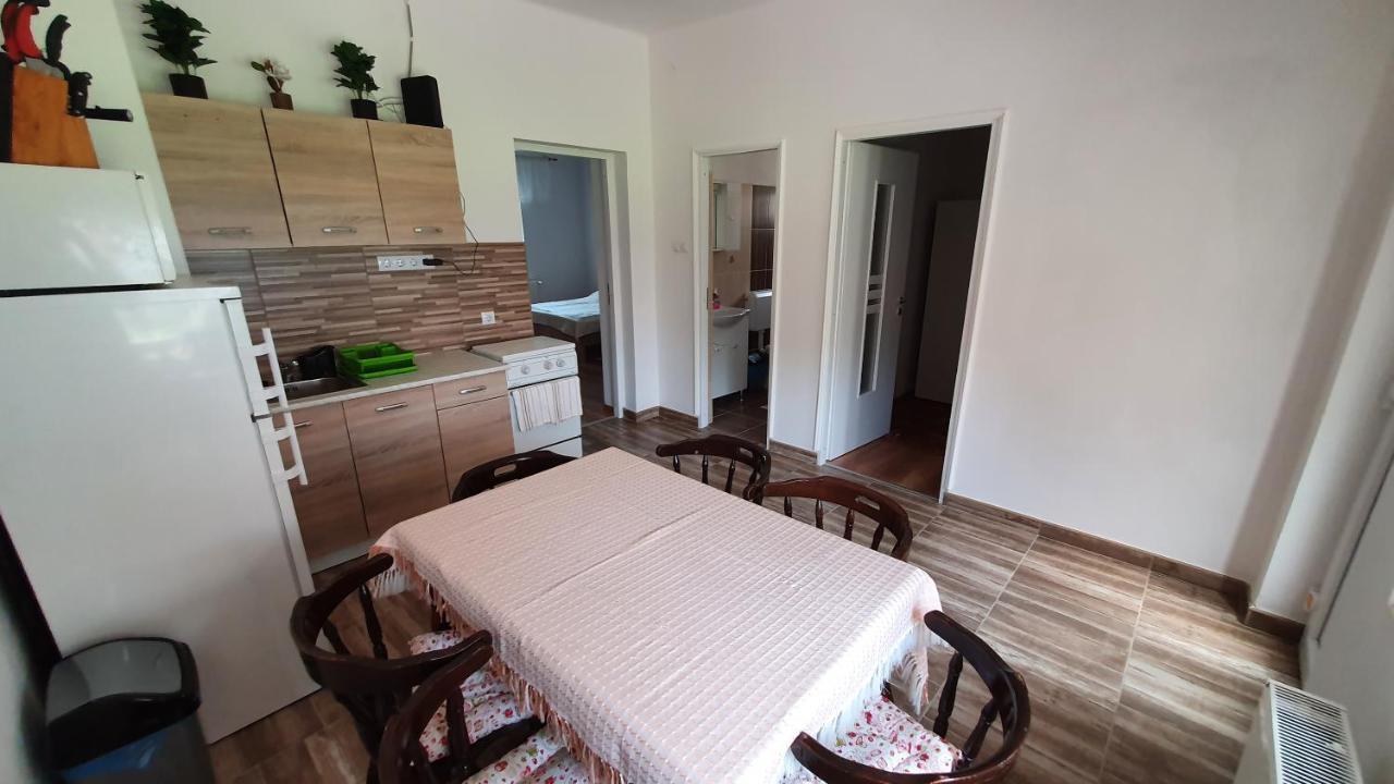 Apartament Junior Apartman Gyula Zewnętrze zdjęcie