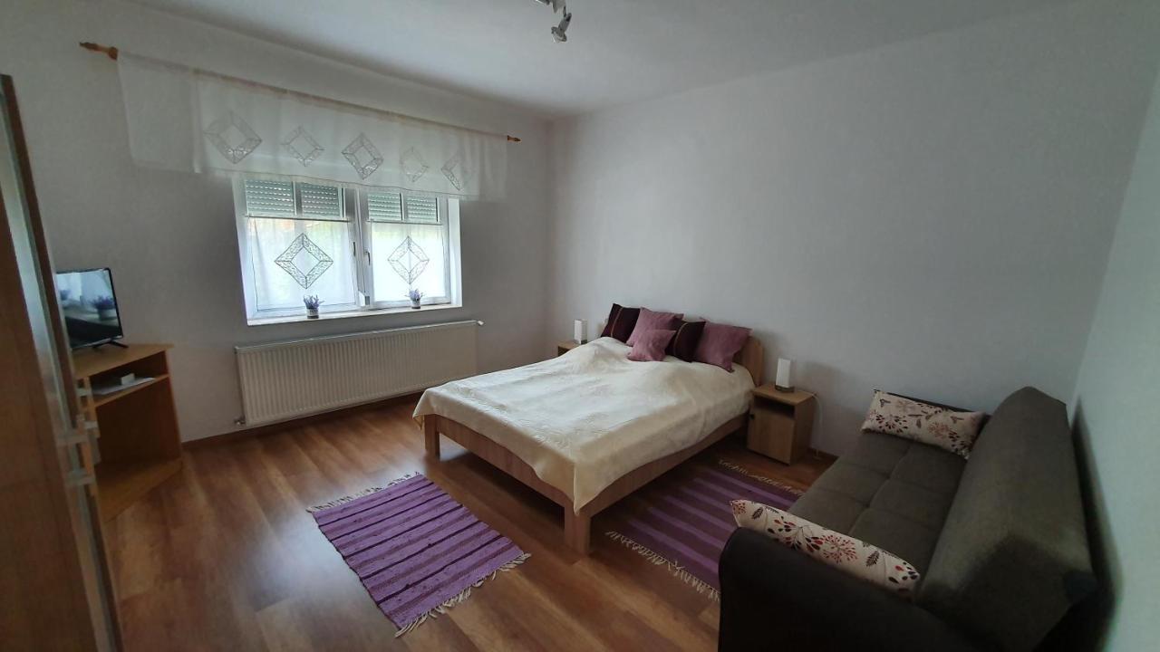 Apartament Junior Apartman Gyula Zewnętrze zdjęcie