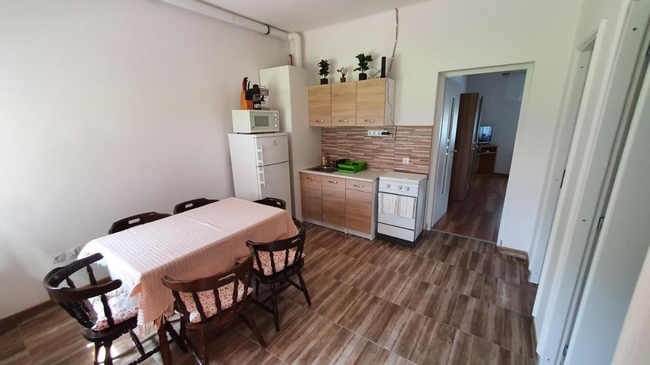 Apartament Junior Apartman Gyula Zewnętrze zdjęcie