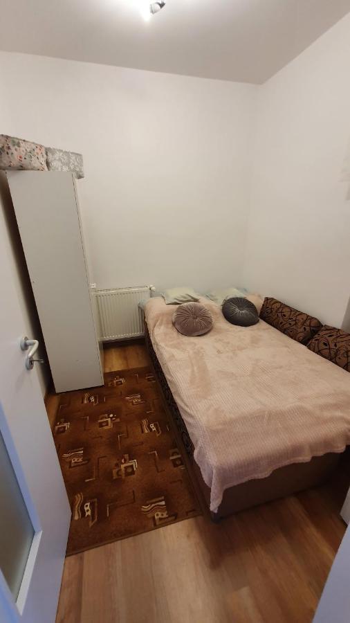 Apartament Junior Apartman Gyula Zewnętrze zdjęcie