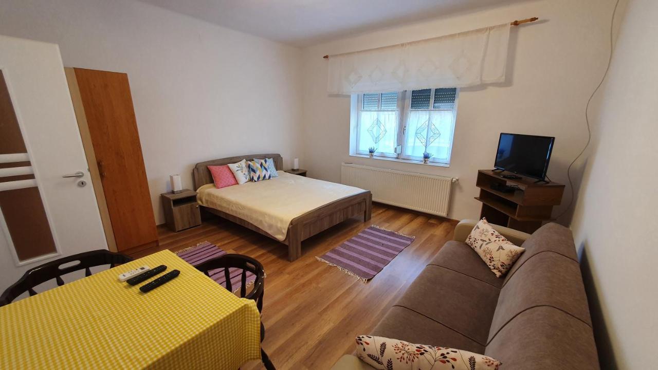 Apartament Junior Apartman Gyula Zewnętrze zdjęcie