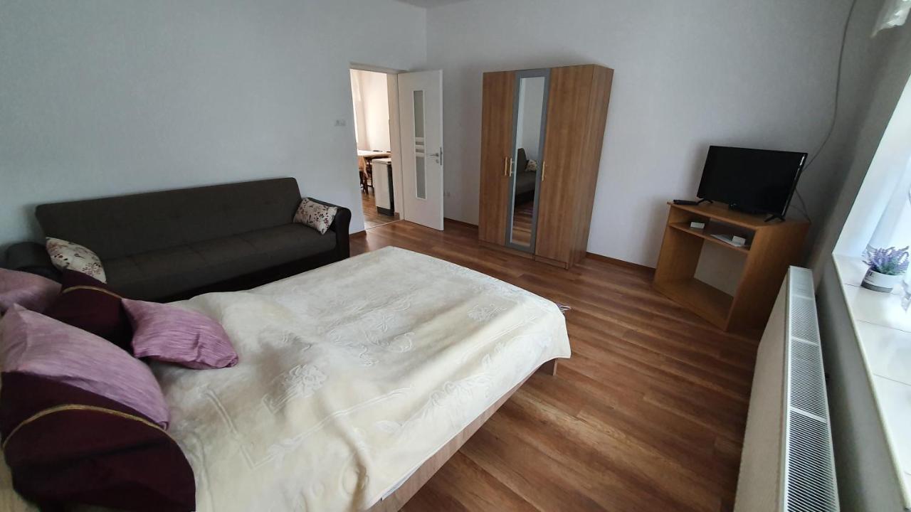 Apartament Junior Apartman Gyula Zewnętrze zdjęcie