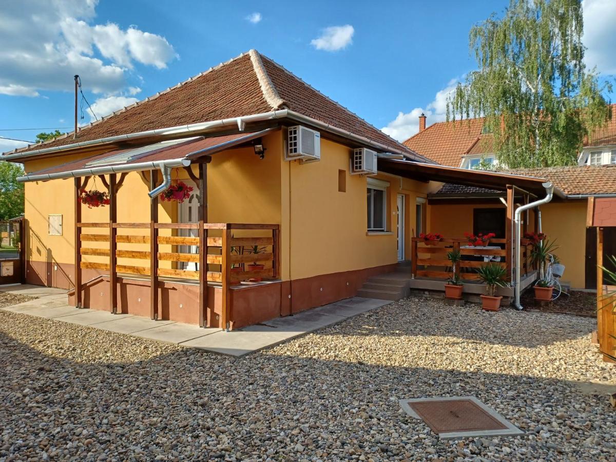 Apartament Junior Apartman Gyula Zewnętrze zdjęcie