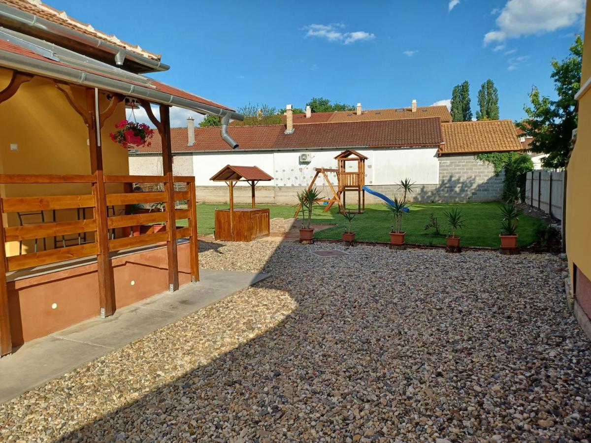 Apartament Junior Apartman Gyula Zewnętrze zdjęcie