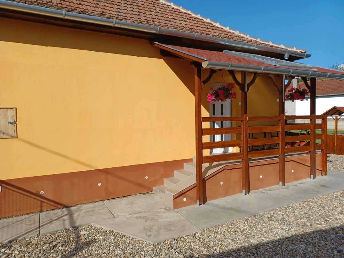 Apartament Junior Apartman Gyula Zewnętrze zdjęcie